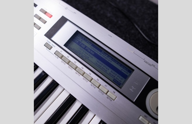 Used Korg Triton LE 61 Note Synthesizer with Flight Case (SN:006390) - Image 9